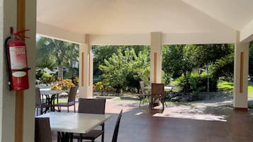 Apartment, 2 Bedrooms | Outdoor dining