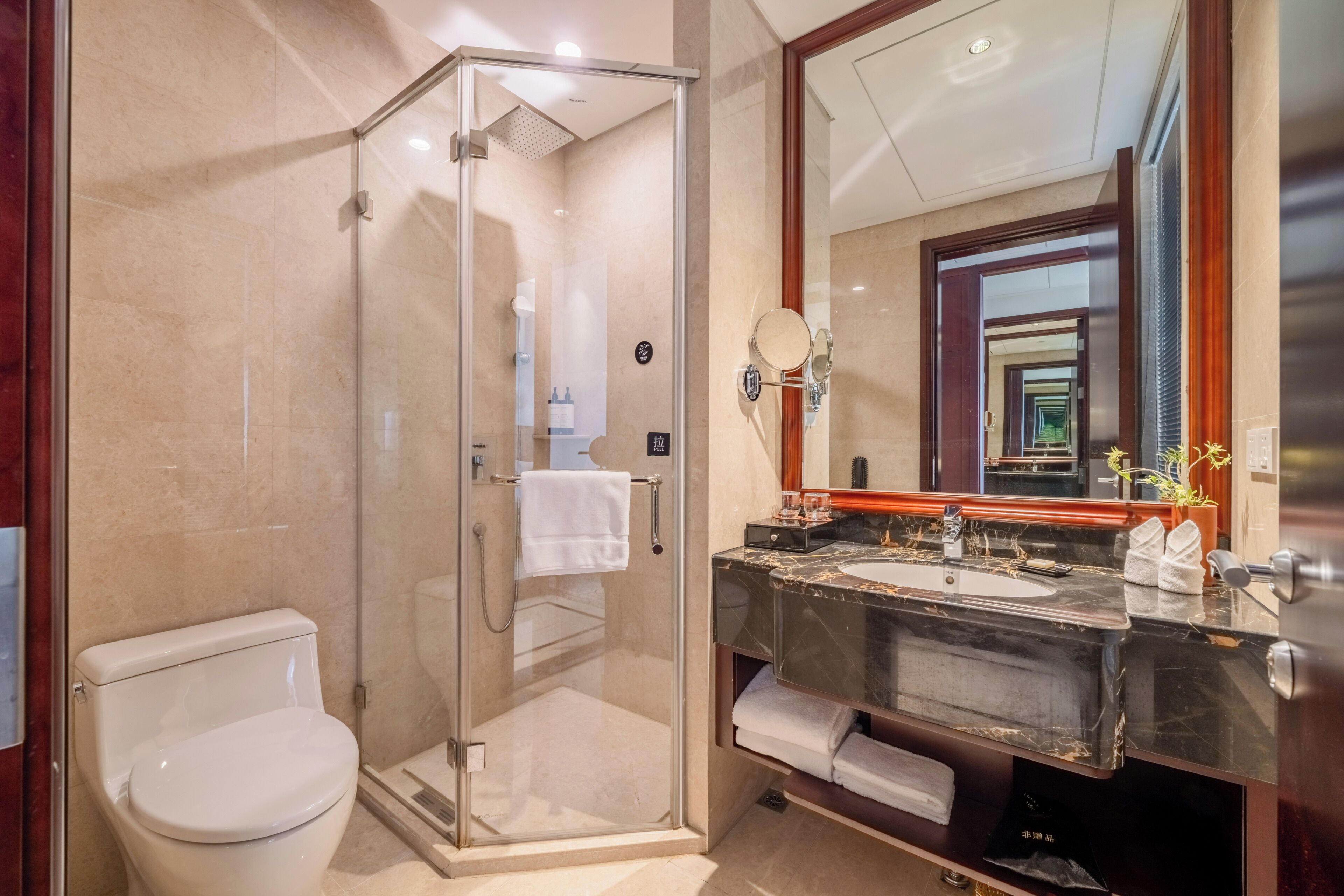 Superior Double Room | Bathroom | Shower, hair dryer, towels, soap