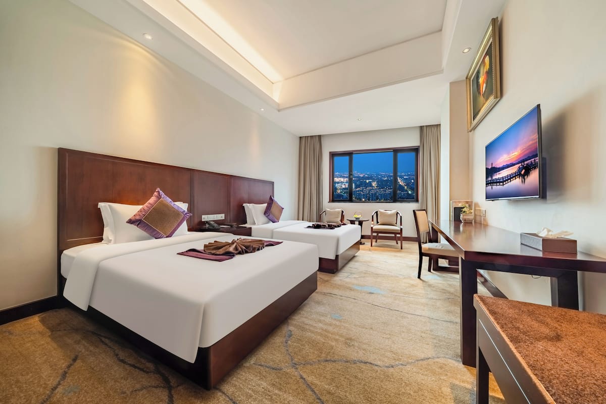 Luxury Twin Room | Laptop workspace, free WiFi
