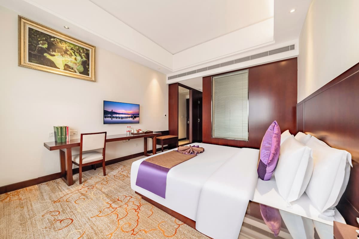 Superior Double Room | Laptop workspace, free WiFi