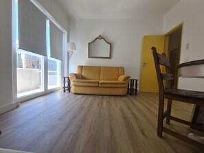 Living area - Lisbon Metro Yellow Line (Loures)