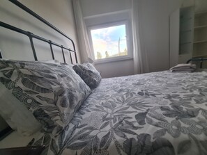 Room - Lisbon Metro Yellow Line (Loures)