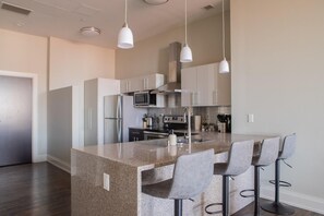 Coffee/tea maker, fridge, microwave, oven - Downtown Luxe 2BR Loft Apt | Sleeps 8 | Walkable (Milwaukee)