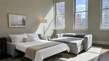 Desk, iron/ironing board, WiFi, bed sheets