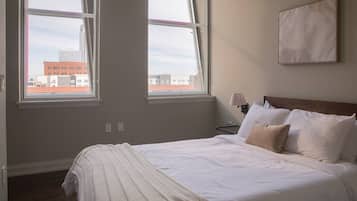 Desk, iron/ironing board, WiFi, bed sheets