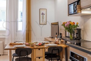 Dining - Iris 1 bedroom apartment (Nice)