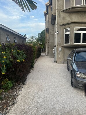 Property grounds - Short Term Embassy Studio Rental - Economical (St. Michael)