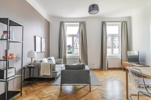 TV, stereo - Blueground | Margareten, w/d, nr Naschmarkt (Vienna)