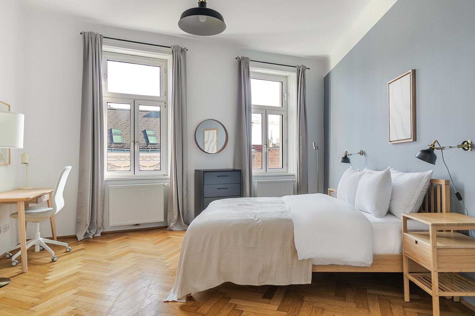 Iron/ironing board, WiFi, bed sheets