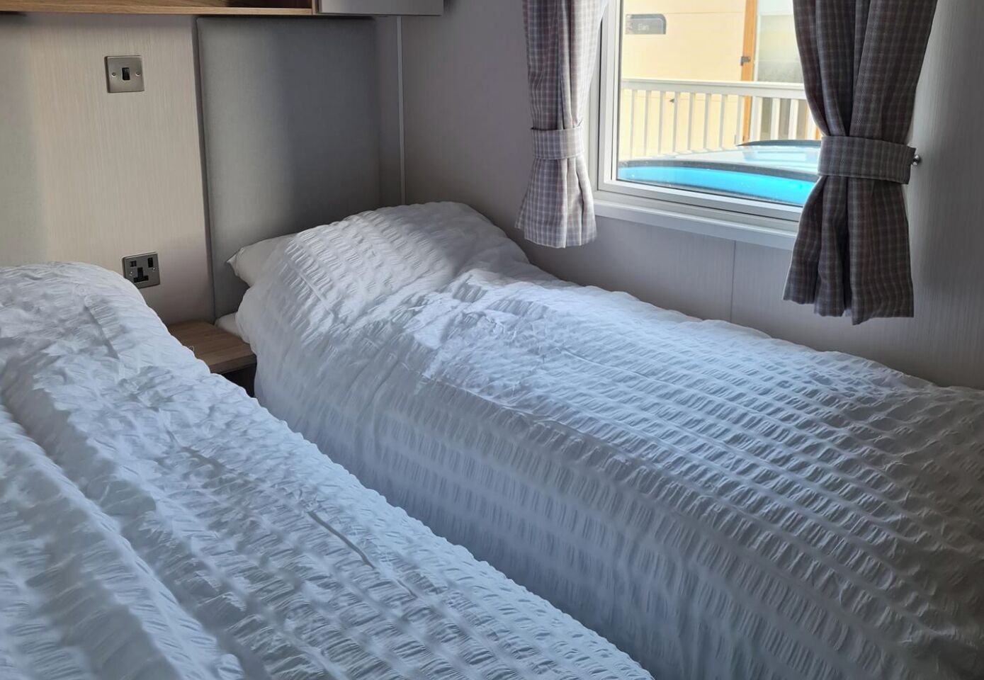 WiFi, bed sheets