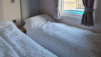 WiFi, bed sheets