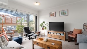 Smart TV - The Waterloo Edit Modern City Living (Waterloo)