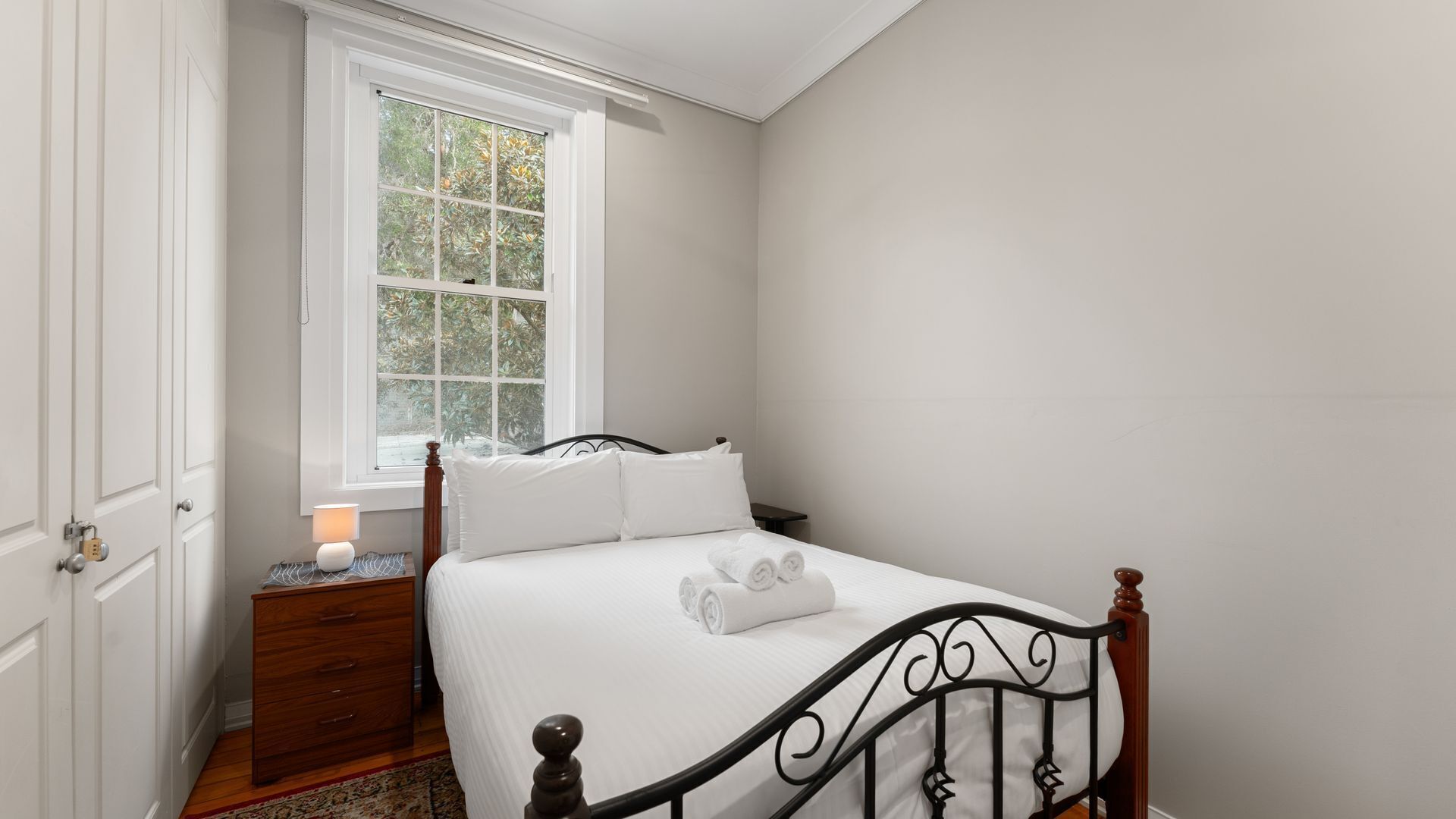 1 habitación, escritorio, wifi gratis y ropa de cama 