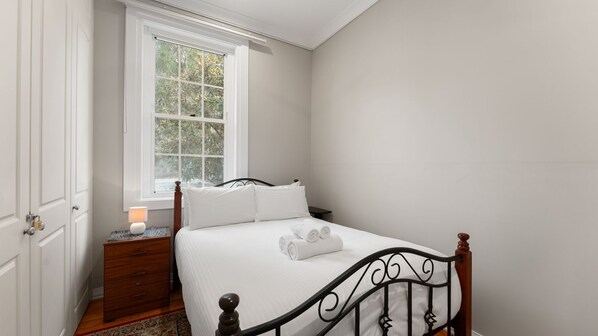 Desk, free WiFi, bed sheets - The Coastal Quarter at Coogee (Coogee)