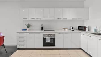 Coffee/tea maker, fridge, microwave, oven