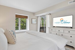 1 bedroom, iron/ironing board, free WiFi, bed sheets - Bluff Villa in Sea Pines, Walk to South Beach Marina, Tennis, Pickleball & Golf (Hilton Head Island)
