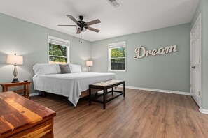 2 bedrooms, iron/ironing board, free WiFi, bed sheets - The Lark's Nest | Great Yard | Quiet Location (Fredericksburg)