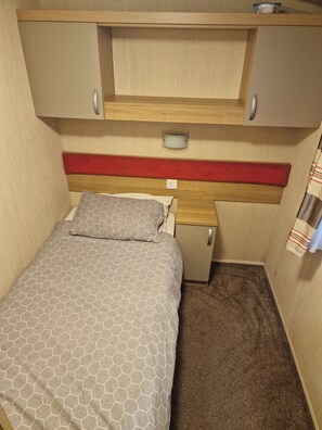 Solo single room ideal for older kids and adults  - Aberdunant Hall Sleeps 5 with Balcony (Porthmadog)