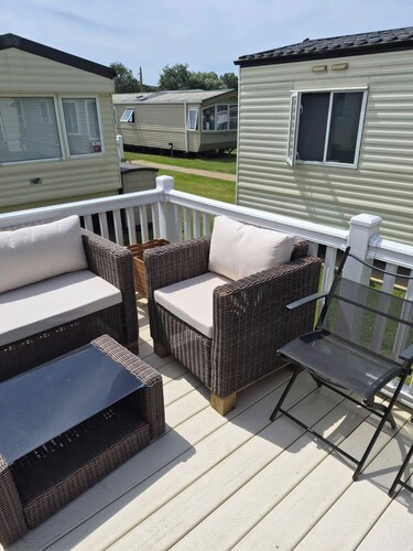 Cabin Sleeps 6 with access outdoor Pool