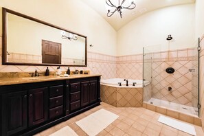 Bathroom - Villa Sorelle 3-bedroom Villa with AC for relaxing stays (Santa Cruz)