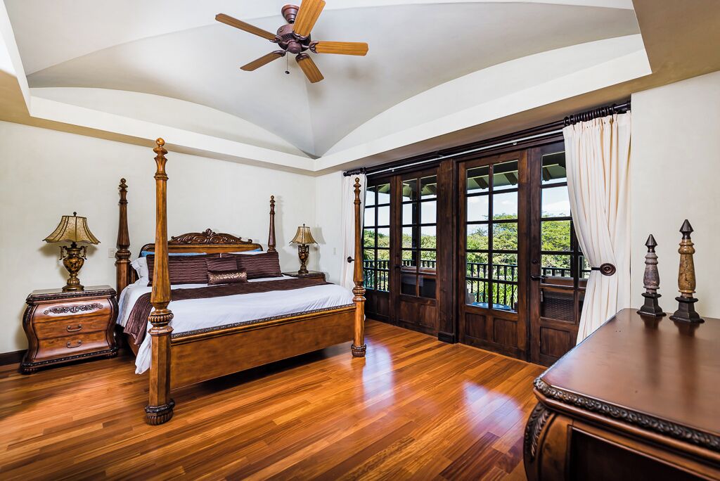 3 bedrooms, iron/ironing board, internet, bed sheets