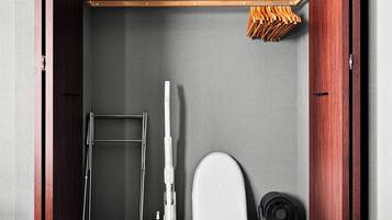 Apartment | Iron/ironing board, free WiFi
