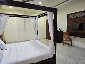 Laptop workspace - Madhogarh (Rajawas)