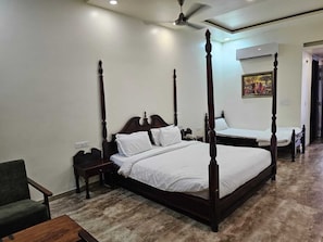 Deluxe Cottage | Laptop workspace - Madhogarh (Rajawas)