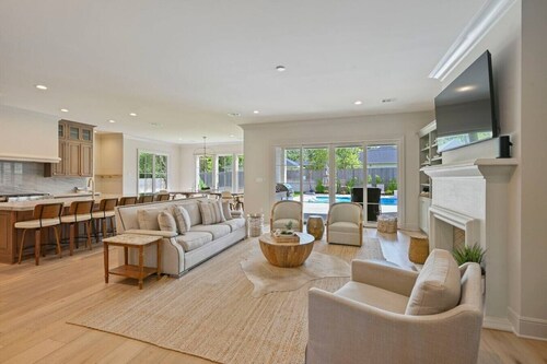 Aggie Paradise: Sleeps 16+ w/ Private Pool & Spa