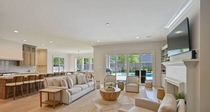 Aggie Paradise: Sleeps 16+ w/ Private Pool & Spa