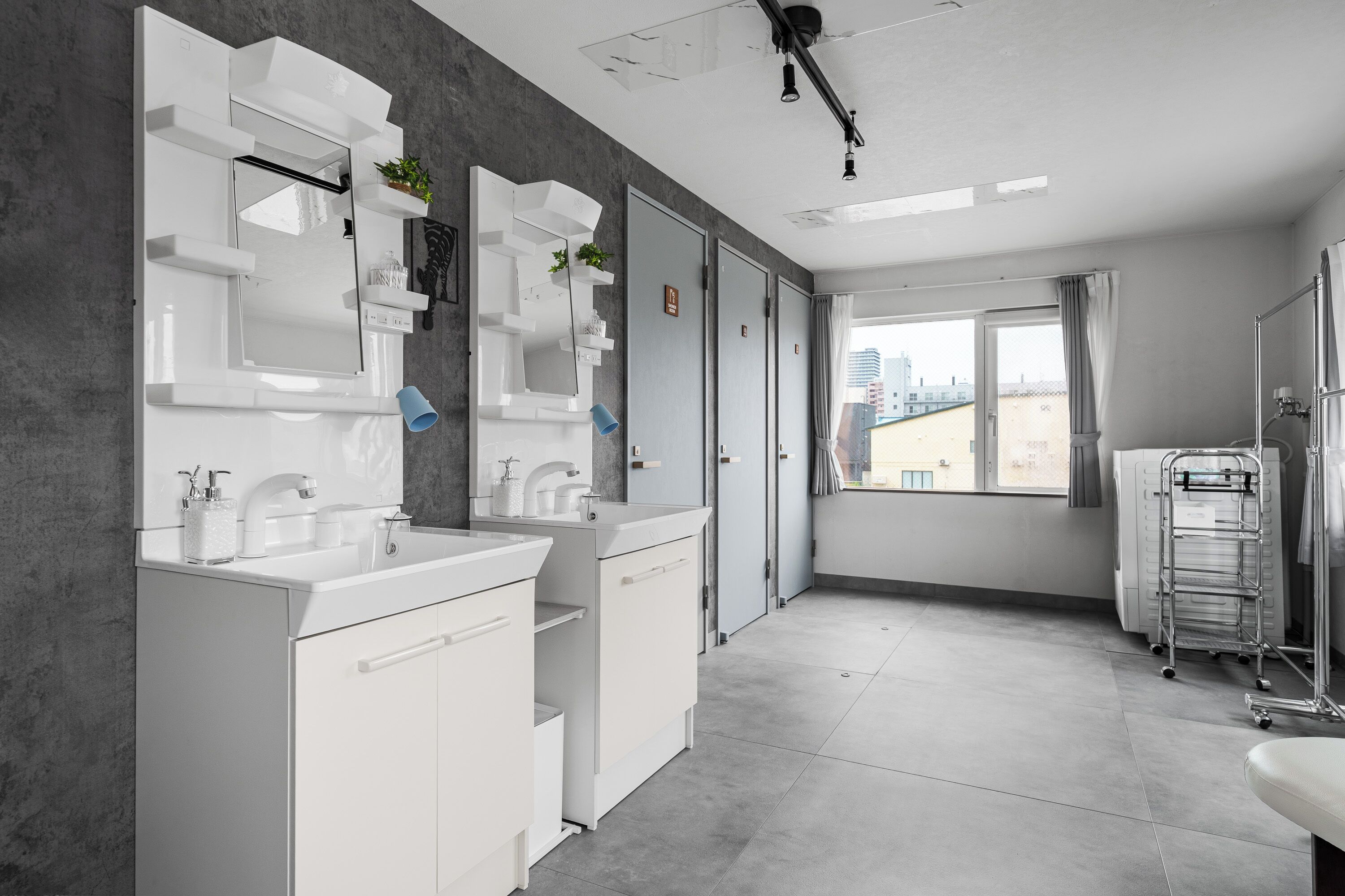 Appartement | Salle de bain | Ensemble douche/baignoire, sèche-cheveux, chaussons, serviettes fournies
