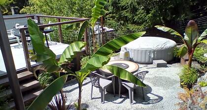 Terrific 1-bedroom cabin with AC in peaceful Youbou