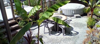 Terrific 1-bedroom cabin with AC in peaceful Youbou