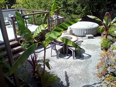 Terrific 1-bedroom cabin with AC in peaceful Youbou