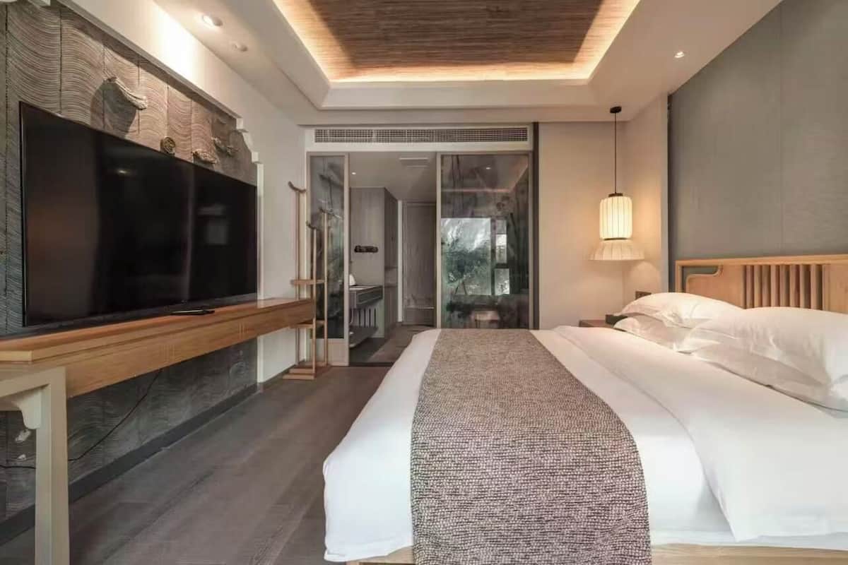 Habitación doble Confort | Ropa de cama de alta calidad, edredón y escritorio