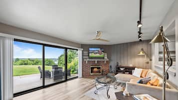 Smart-TV, Kamin, Tischfußball
