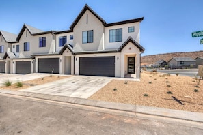 Exterior - Skyline Resort, Private Hot tub, Resort amenities! (Washington)