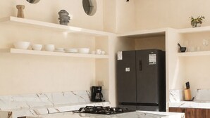 A modern kitchen with a marble island, black refrigerator, and built-in oven. - Perfect 4-bedroom house with AC in enchanting Cartagena (Cartagena)