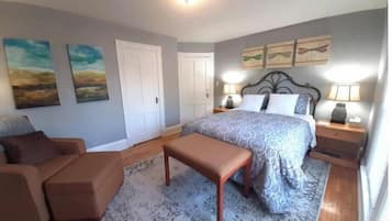 5 bedrooms, iron/ironing board, WiFi, bed sheets