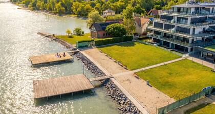 Lelle Marine-Hanna Pool Apartment, Balatonlelle, Hungary