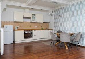 Dining - Giełdowa Lavish Apartment (Warszawa)