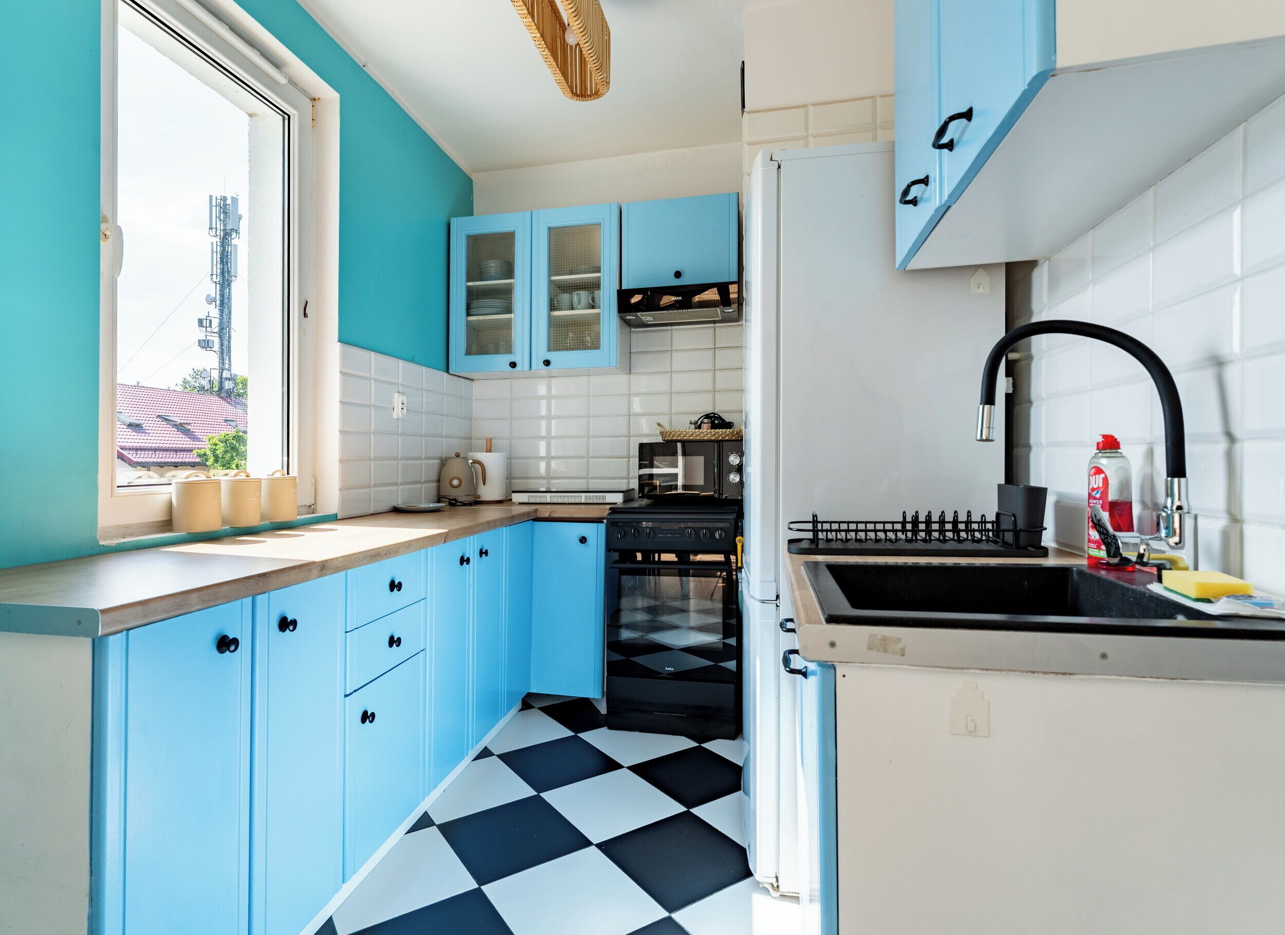 Fridge, microwave, stovetop