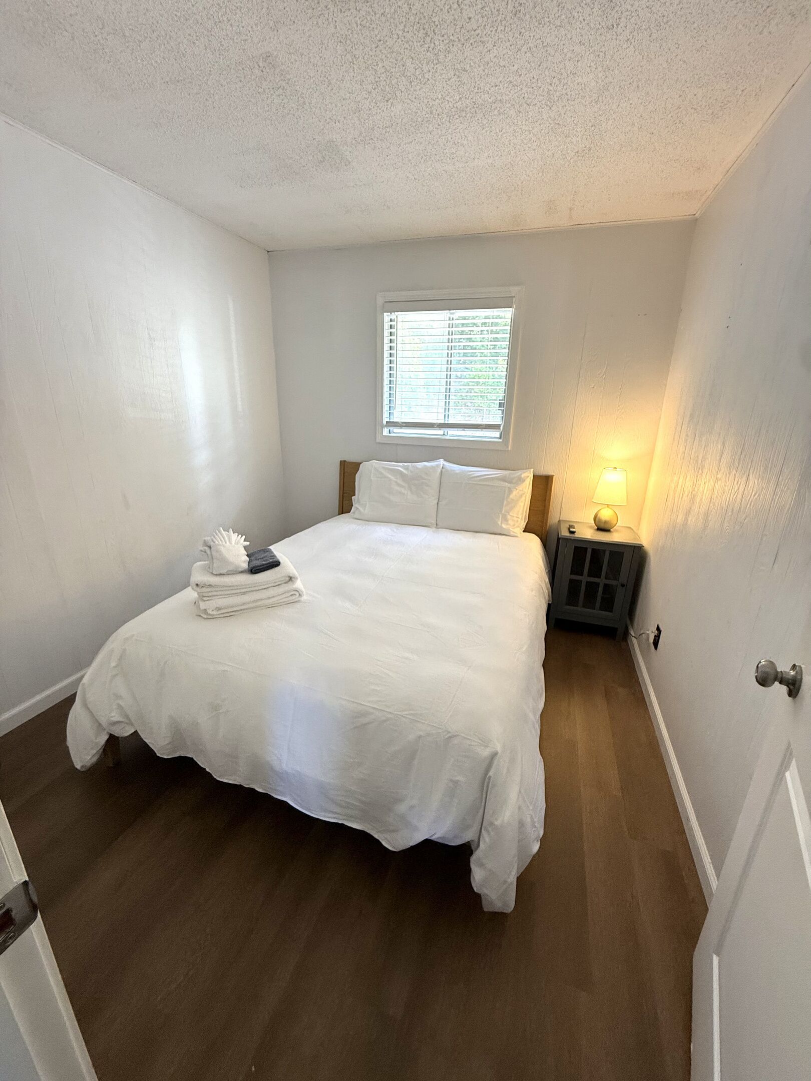 2 bedrooms, iron/ironing board, travel crib, WiFi (free)