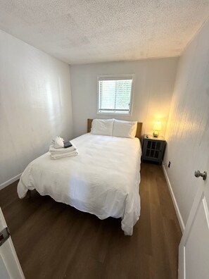 Bügeleisen/Bügelbrett, Reisekinderbett, kostenloses WLAN, Bettwäsche