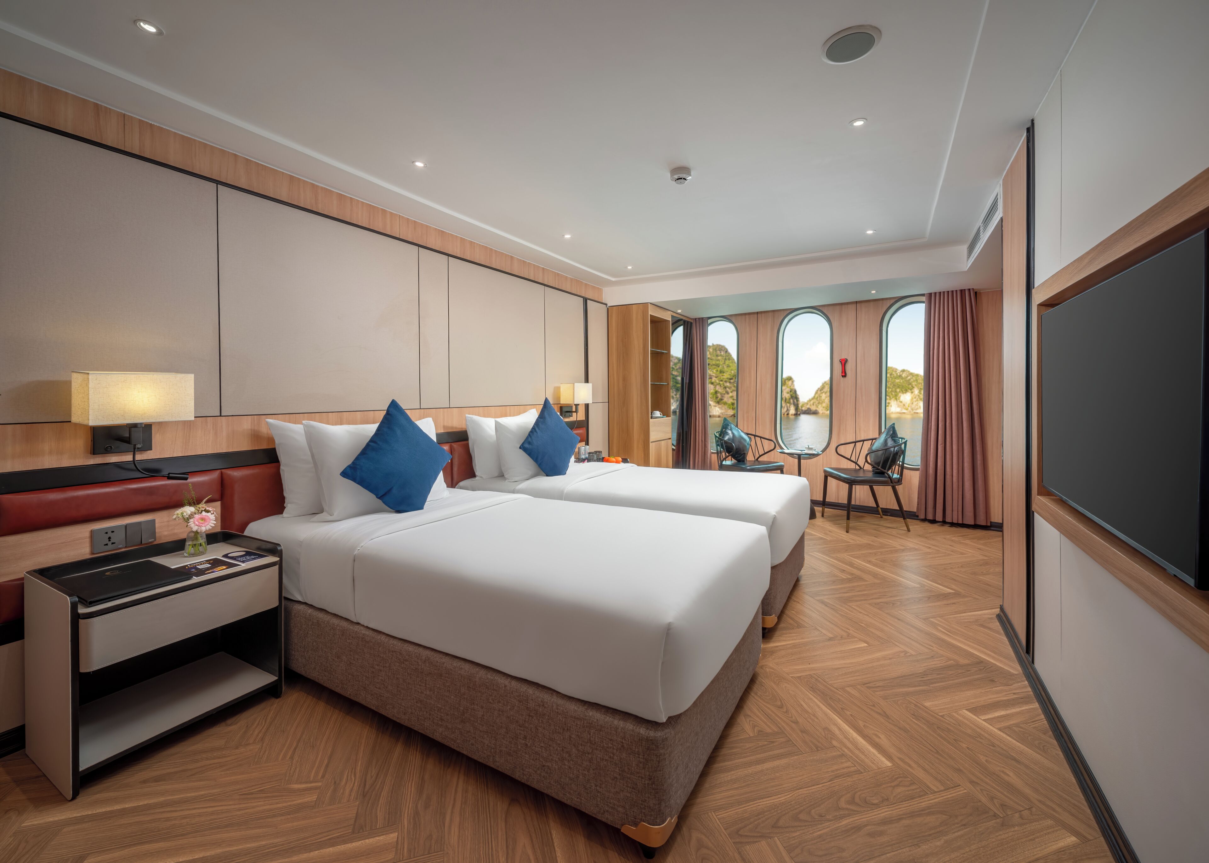 In-room safe, desk, laptop workspace, soundproofing
