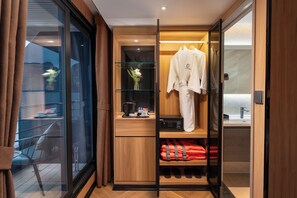 Deluxe Double Room, 1 Katil Raja (King), Beach View | Bahagian dalam