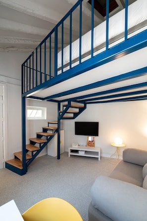 TV - GuestReady - Charming Loft in Chueca Madrid (Madrid)