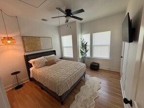Room - Lovely 2-bedroom townhome with AC in charming Houston (Houston)