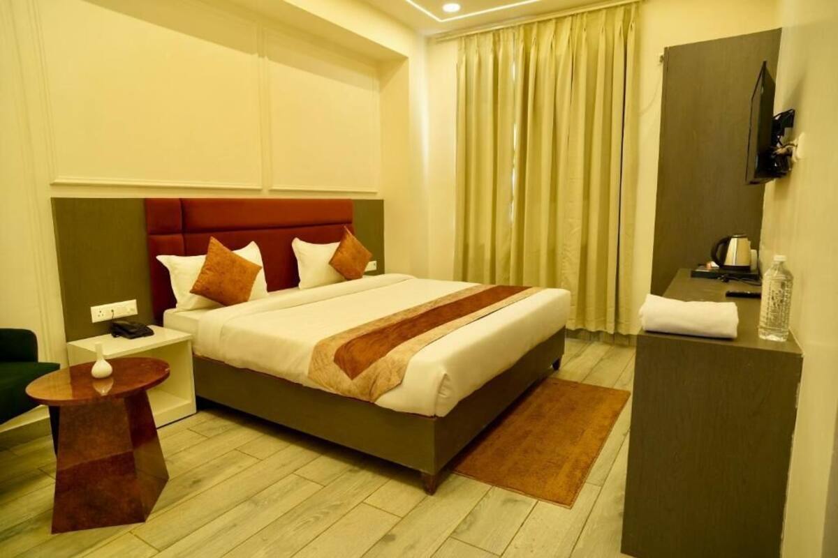 Deluxe Double Room, City View | WiFi (free)