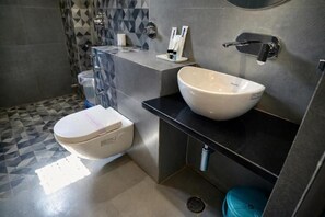 Family Suite, City View | Bathroom - Tulsi Resort (Gorakhpur)